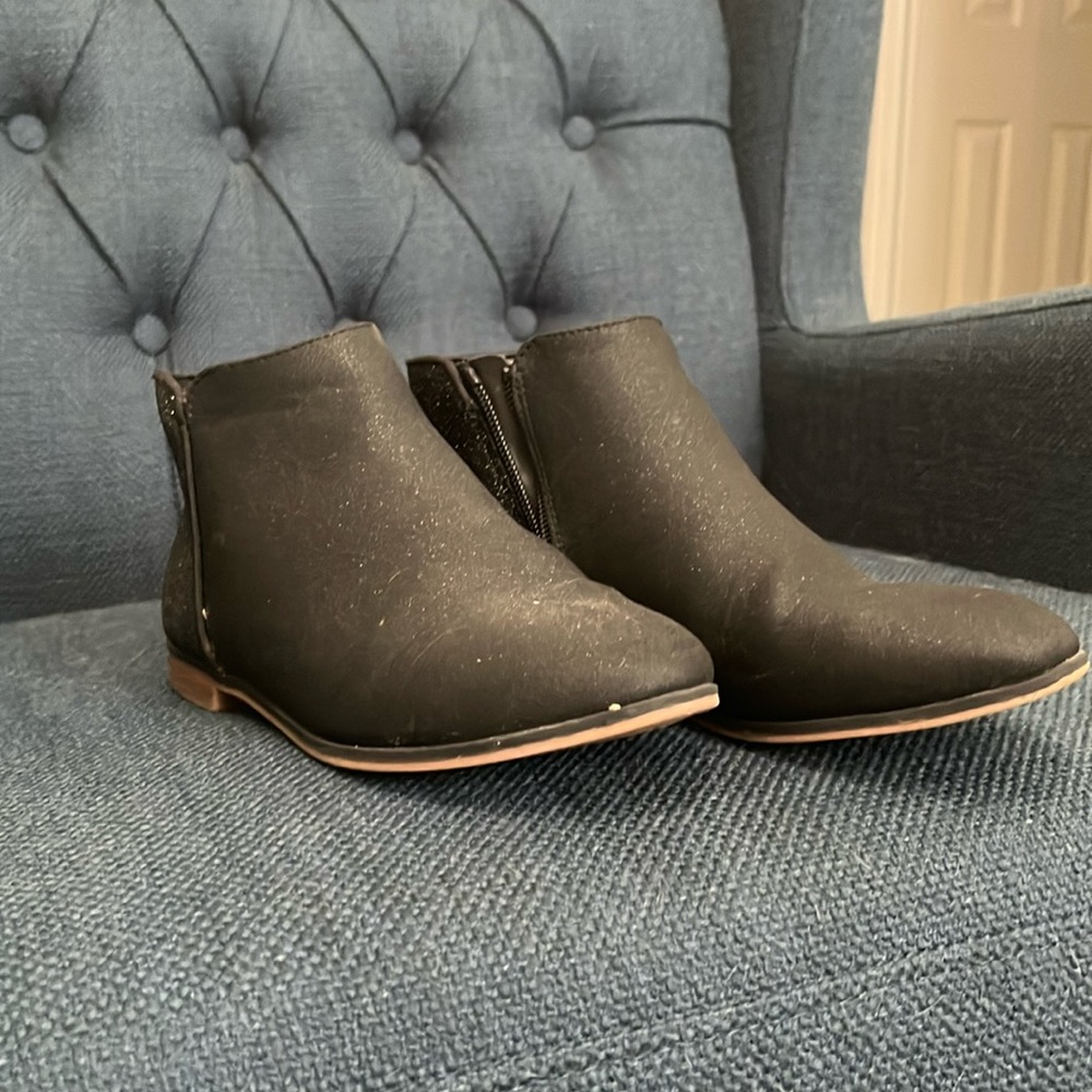 Girls black boots